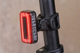 Lampka rowerowa tylna MOON Arcturus Auto 70 LM - 9